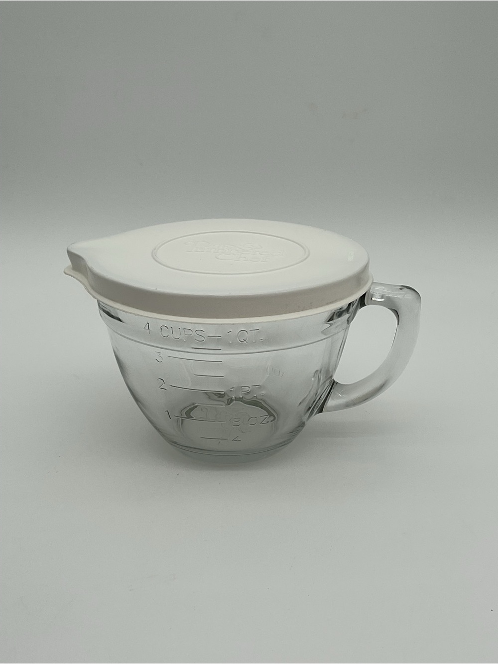 Pampered Chef Clear Glass 4 Cup Measuring Cup with Lid